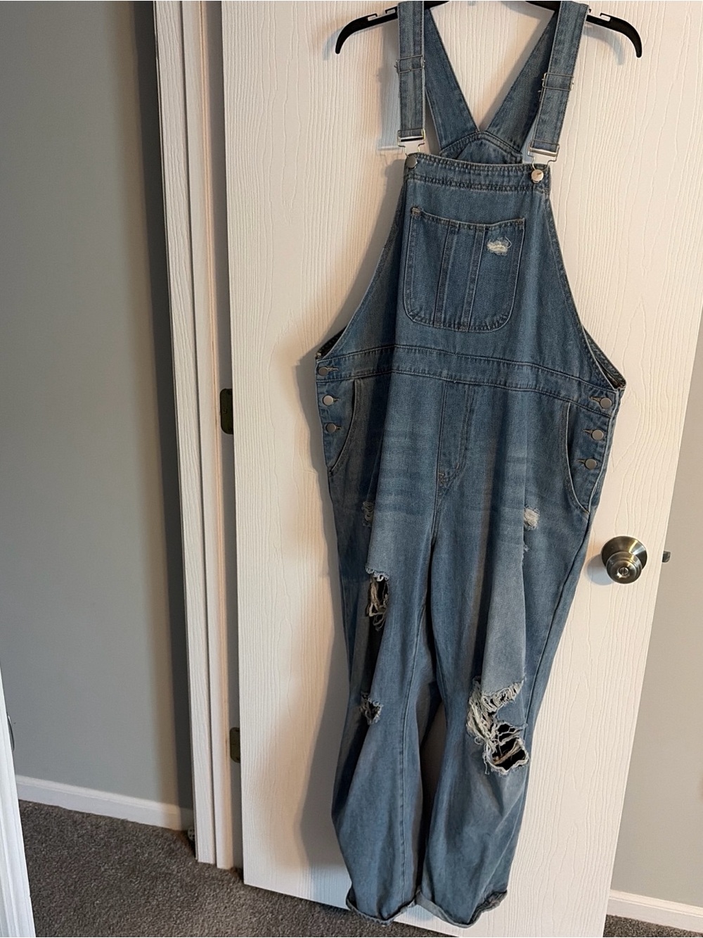 SHEIN Light Blue Denim Jeans with Contrast Stitching